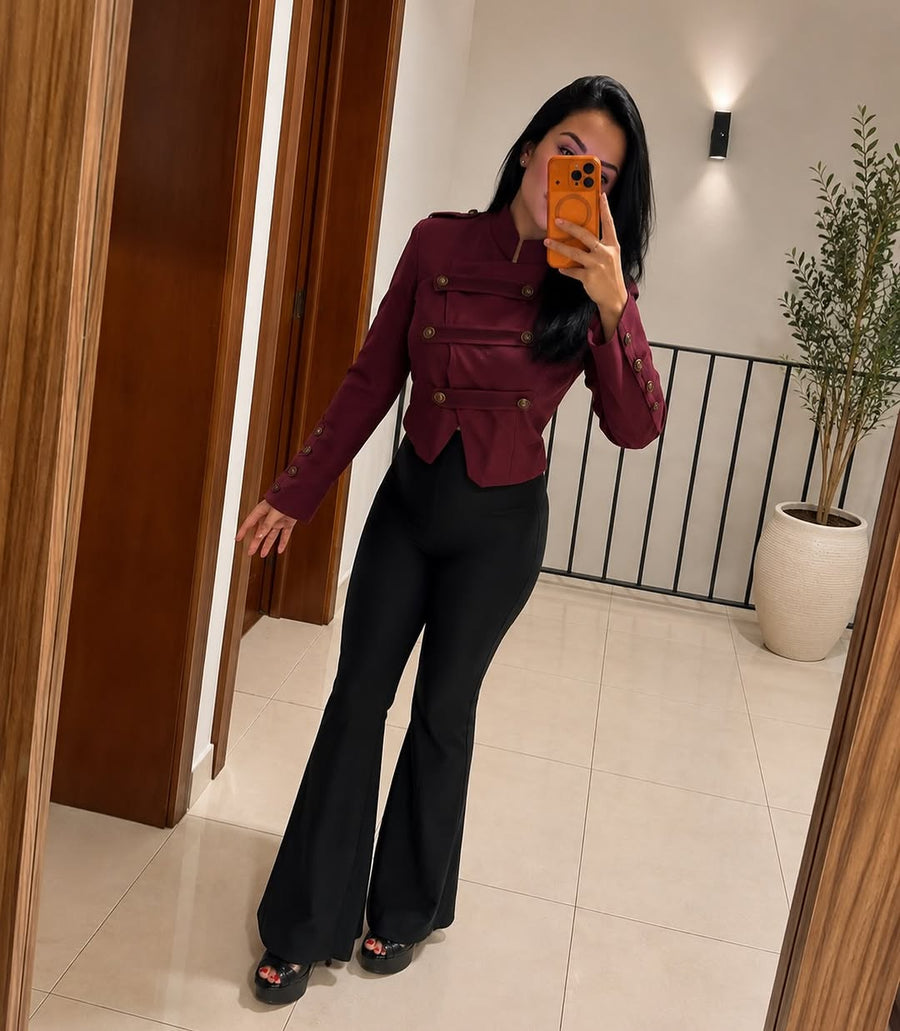 Saco estilo Napoleón en burgundy con botones dorados