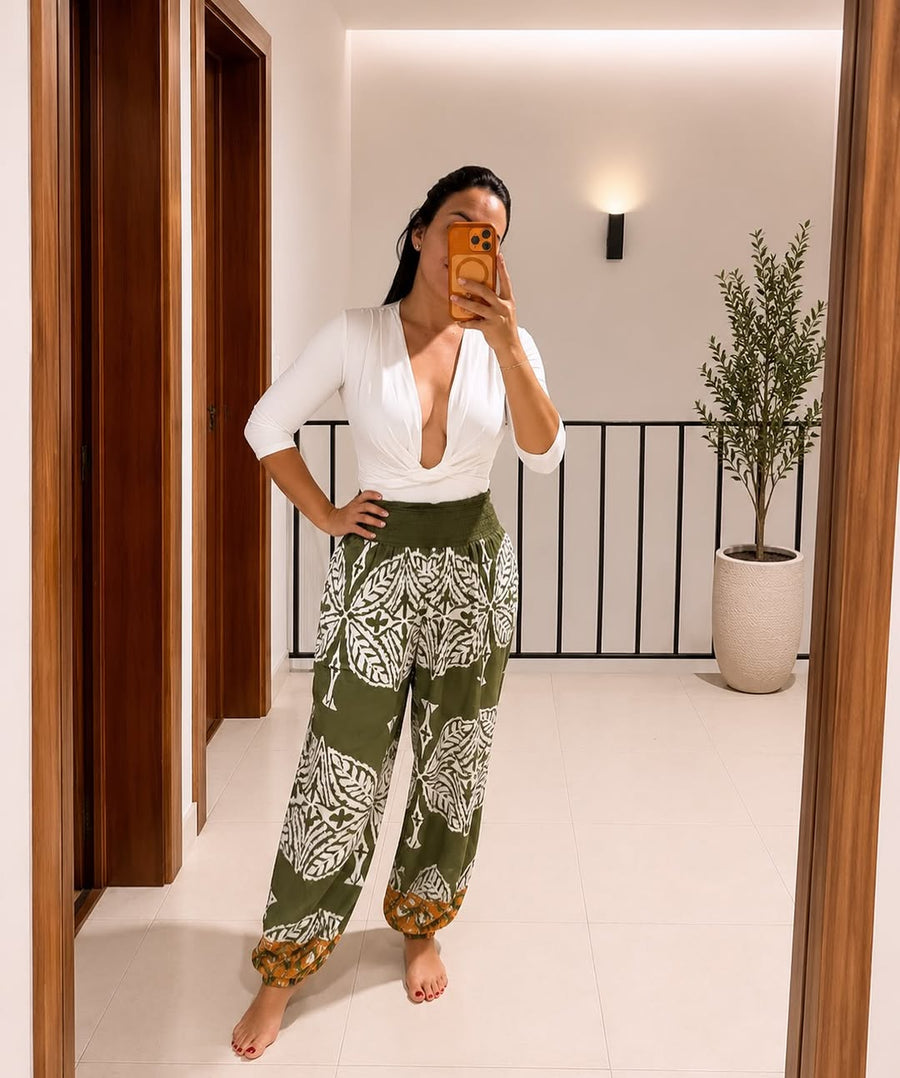 Blusa de licra blanca con escote cruzado AVORA BOUTIQUE