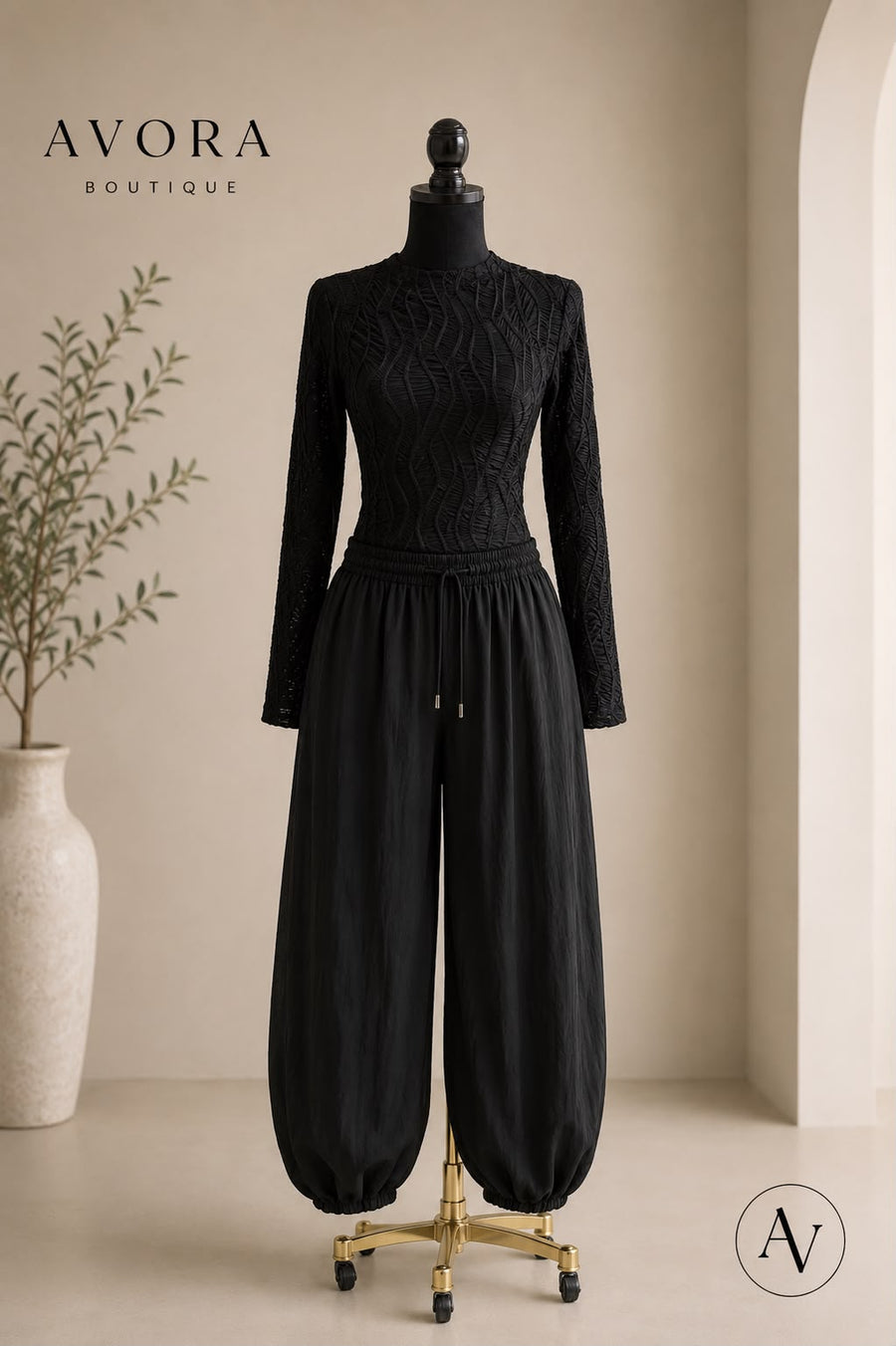 Blusa negra de manga larga texturizada AVORA BOUTIQUE