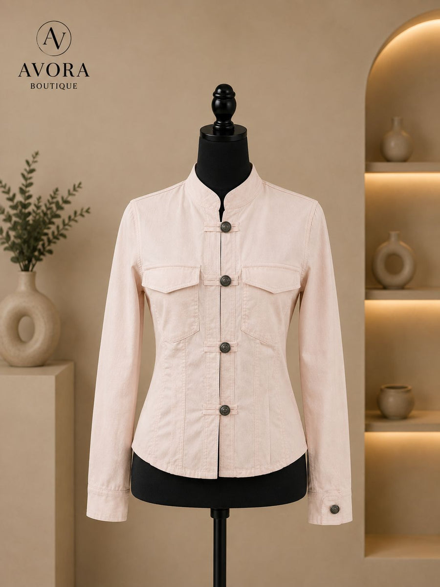 Camisera Napoleón rosa bajito con presillas y botones metálicos