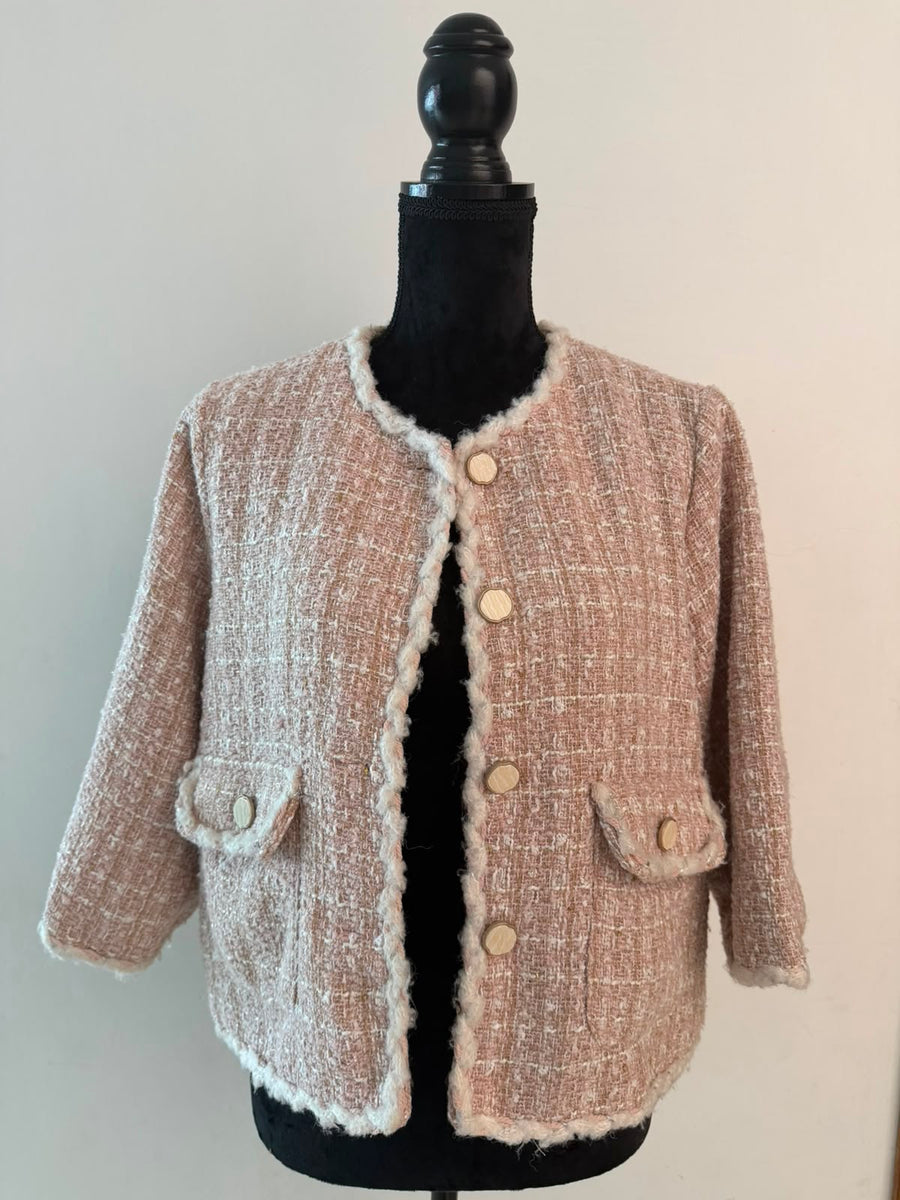 Chaqueta de tweed rosa con ribete crema AVORA BOUTIQUE