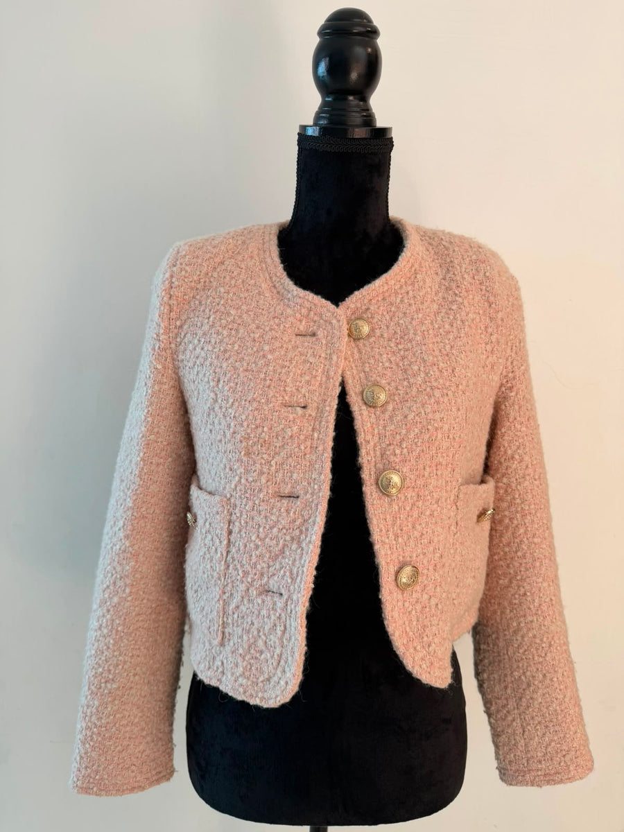Chaqueta de tweed rosa palo con botones dorados AVORA BOUTIQUE