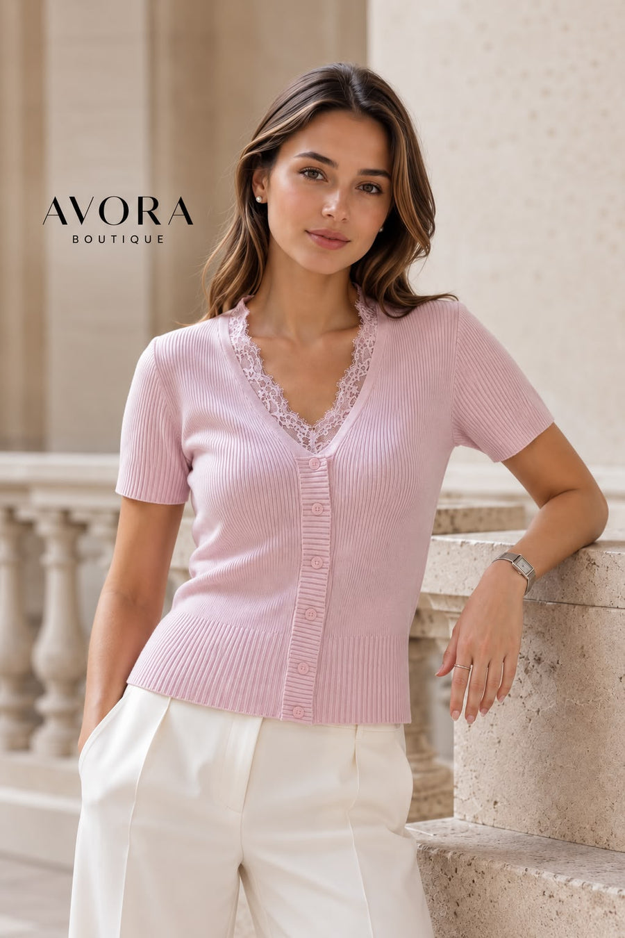 Blusa rosita tejida de manga corta con escote de encaje