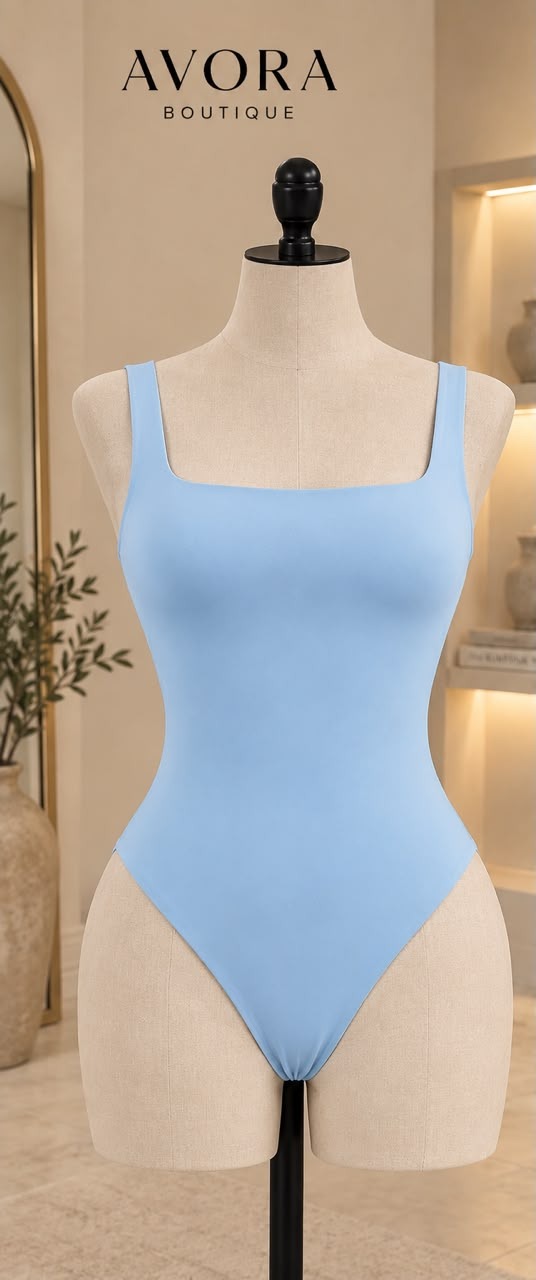 Body de licra de tirantes en azul cielo