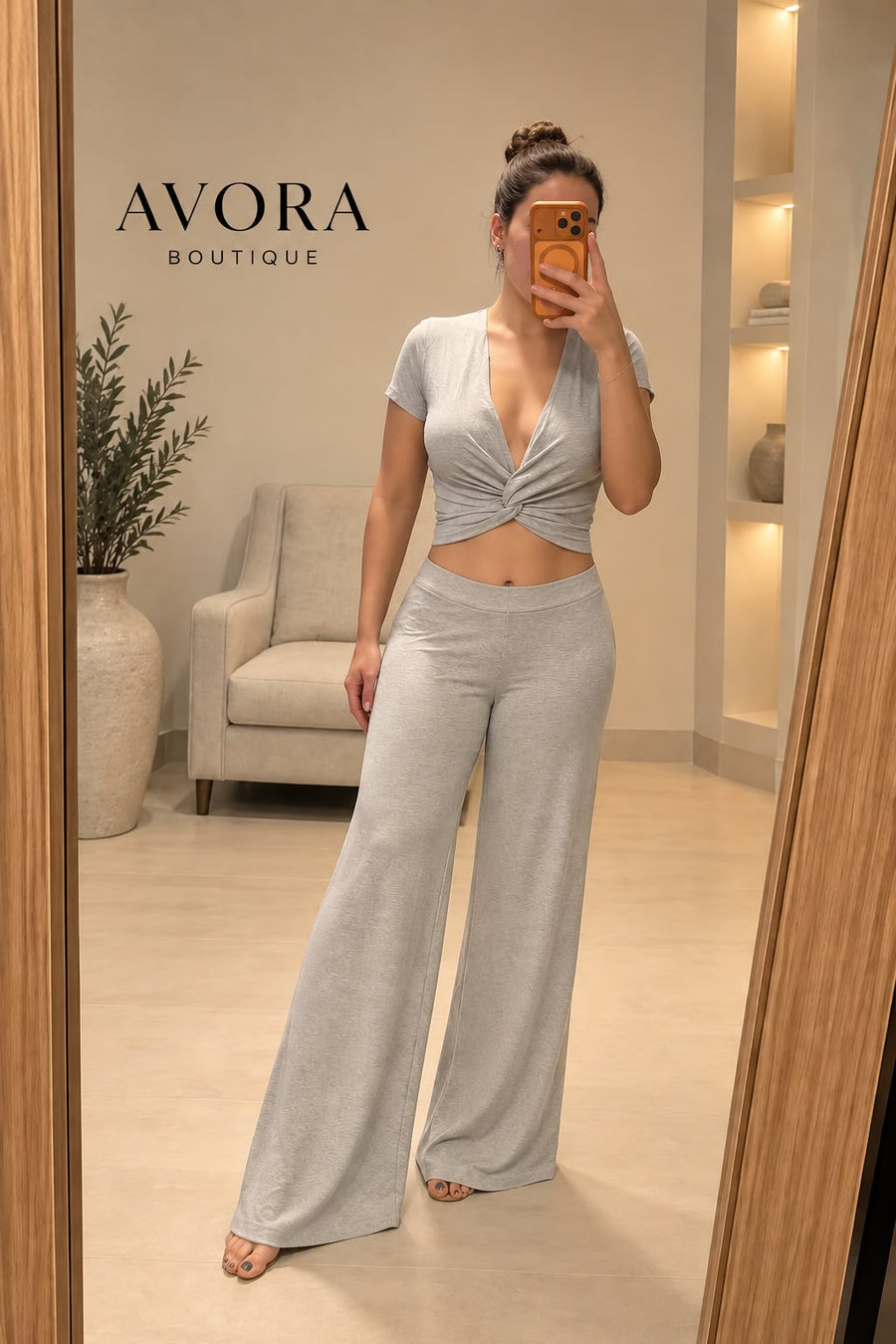 Conjunto gris de top cruzado y pantalón de pierna ancha