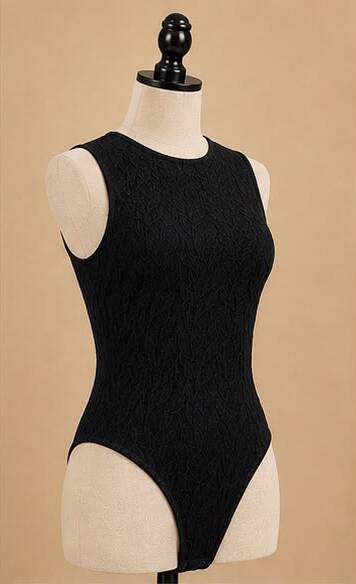 Pantiblusa sin mangas, vista de frente - AVORA BOUTIQUE